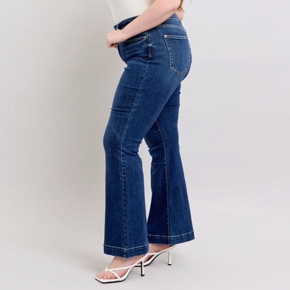 Judy Blue Full Size High Rise Flare Jeans with Pockets Plus Size - Picture 3 of 16